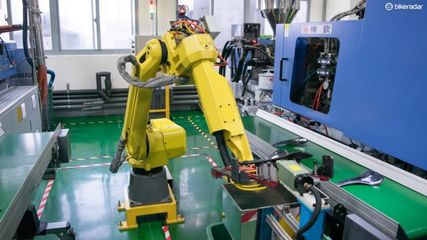 台湾台万自行车零件工厂参观 工业机器人的狂潮